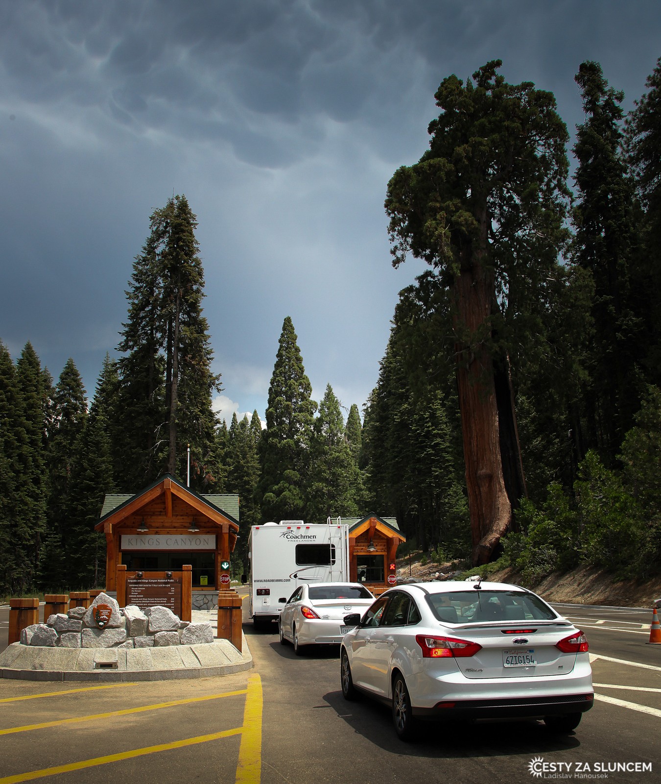 Na severu přechází NP Sequoia plynule do NP Kings Canyon. - Ladislav Hanousek, Sequoia and Kings Canyon NP