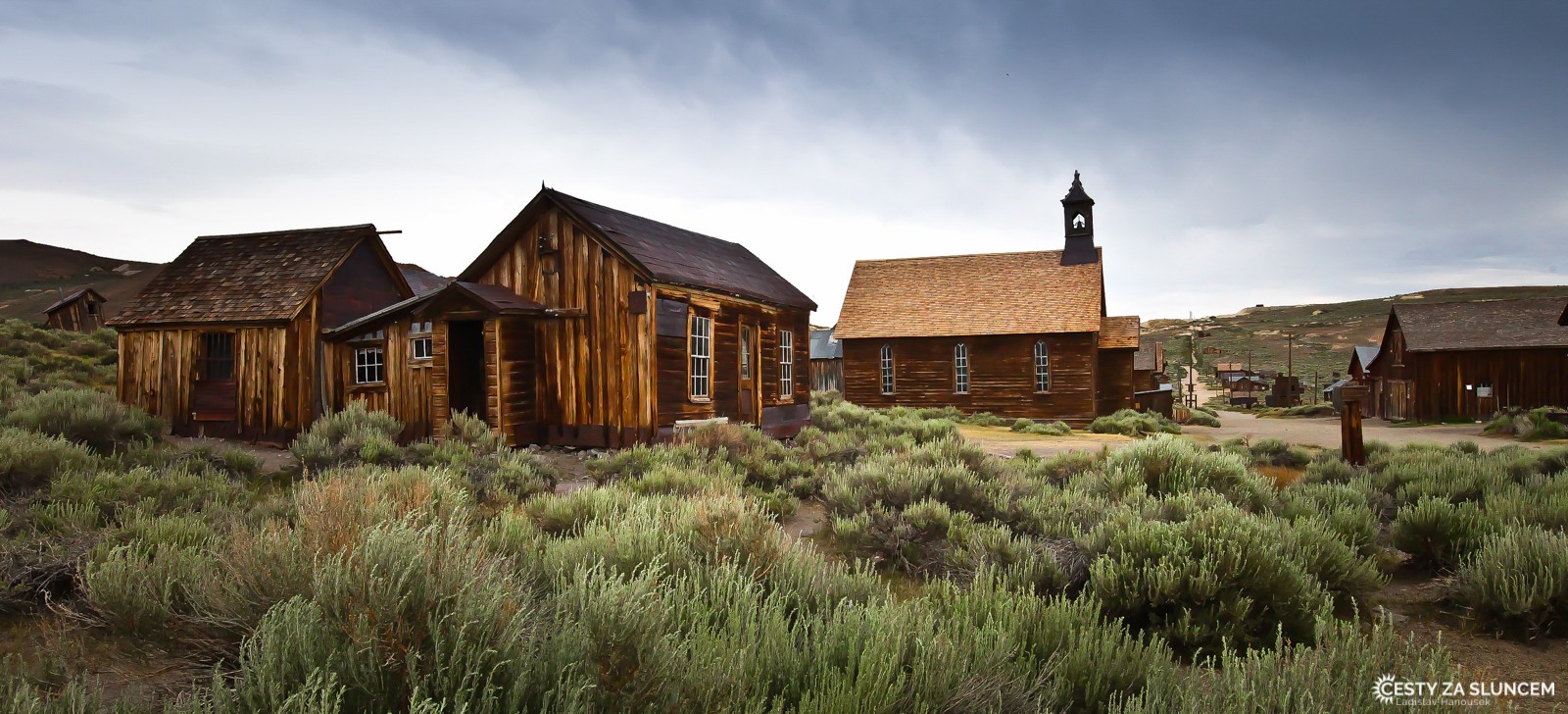 Kostel a domy zlatokopů v Ghost Town Bodie. - Ladislav Hanousek, Yosemite NP
