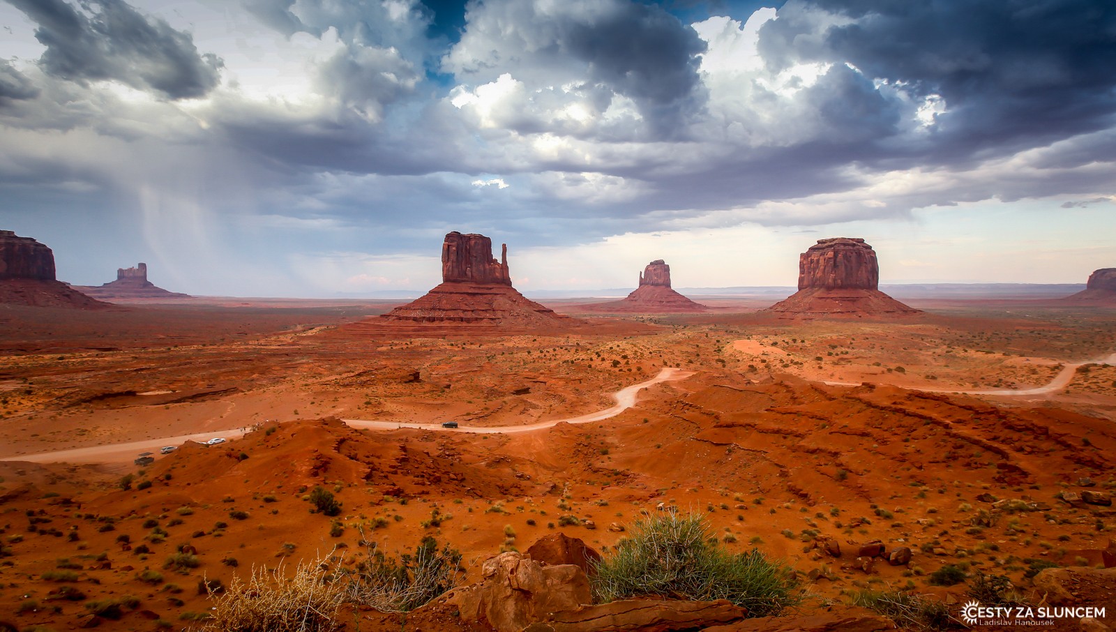 Pohled na celé údolí od návštěvnického centra - Ladislav Hanousek, Monument Valley
