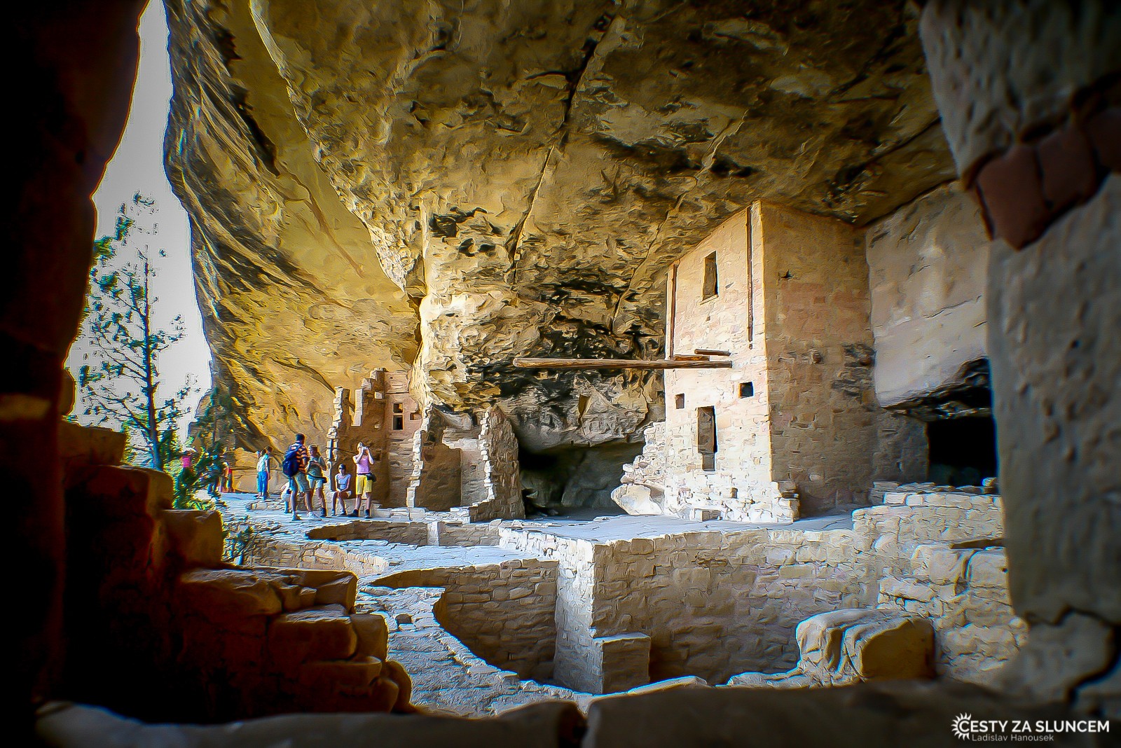 Obytný komplex Clif Palace si můžeme prohlédnout buď z nově otevřené vyhlídky, nebo se zúčastnit komentované prohlídky - Ladislav Hanousek, Mesa verde