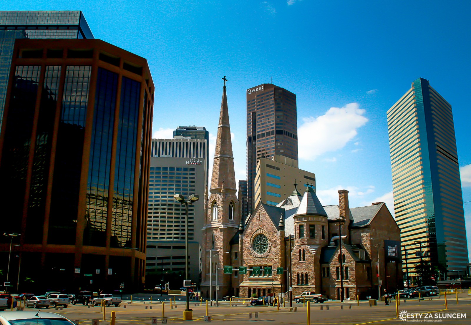 Z původního starého centra města zbyl jen kostel, ostatní domy byly nahrazeny mrakodrapy downtown - Ladislav Hanousek, Denver