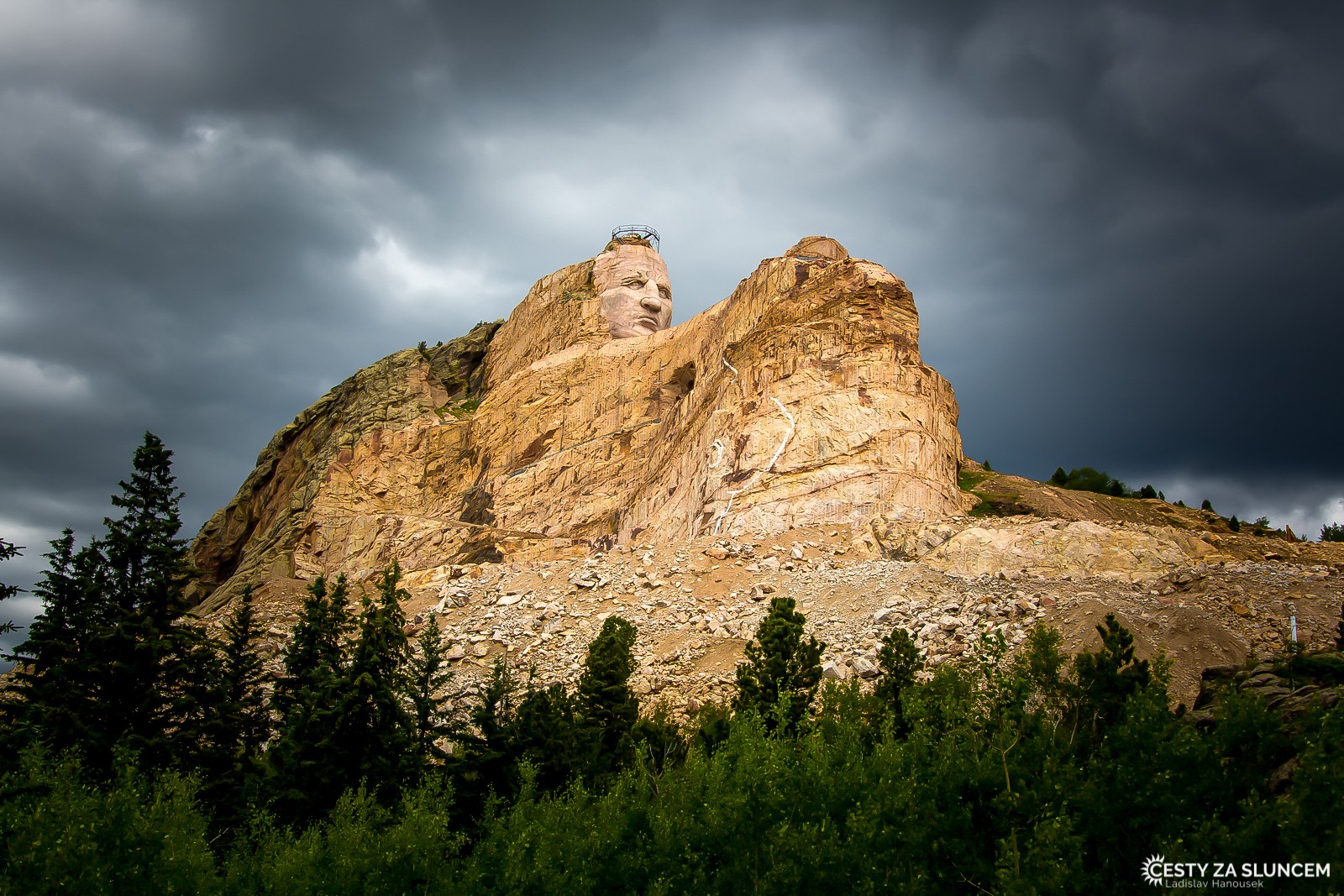 Crazy Horse Memorial: památník budovaný indiány je vzdálený jen 24 km od Mount Rushmore Nat. Memorial - Ladislav Hanousek, Black Hills