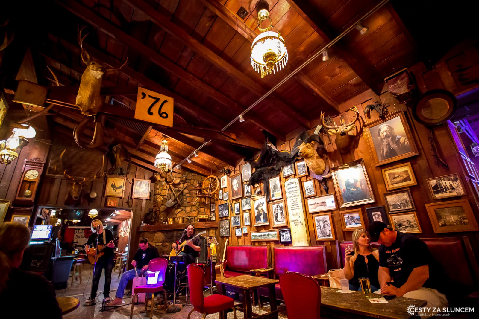 Večer si v "Saloon  No 10" si můžeme užít i s živou kapelou - Ladislav Hanousek, Deadwood