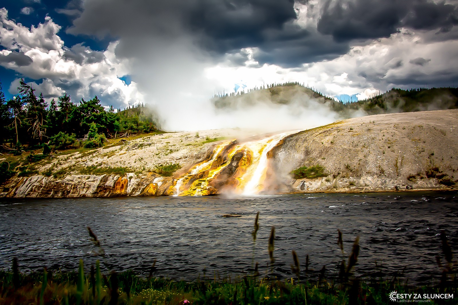 Oblastí Upper Geyser Basin na jihozápadě parku protéká řeka Firehole River - Ladislav Hanousek, Yellowstone NP