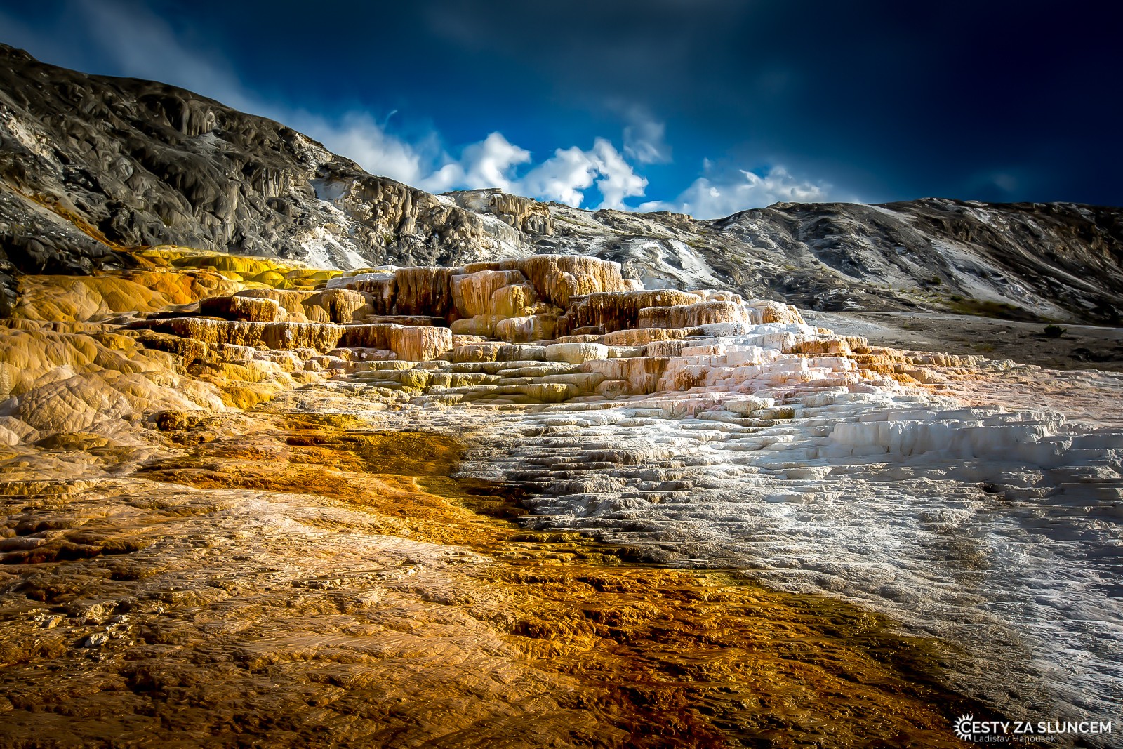 Upper Terraces Area v odpoledním slunci - Ladislav Hanousek, Yellowstone NP
