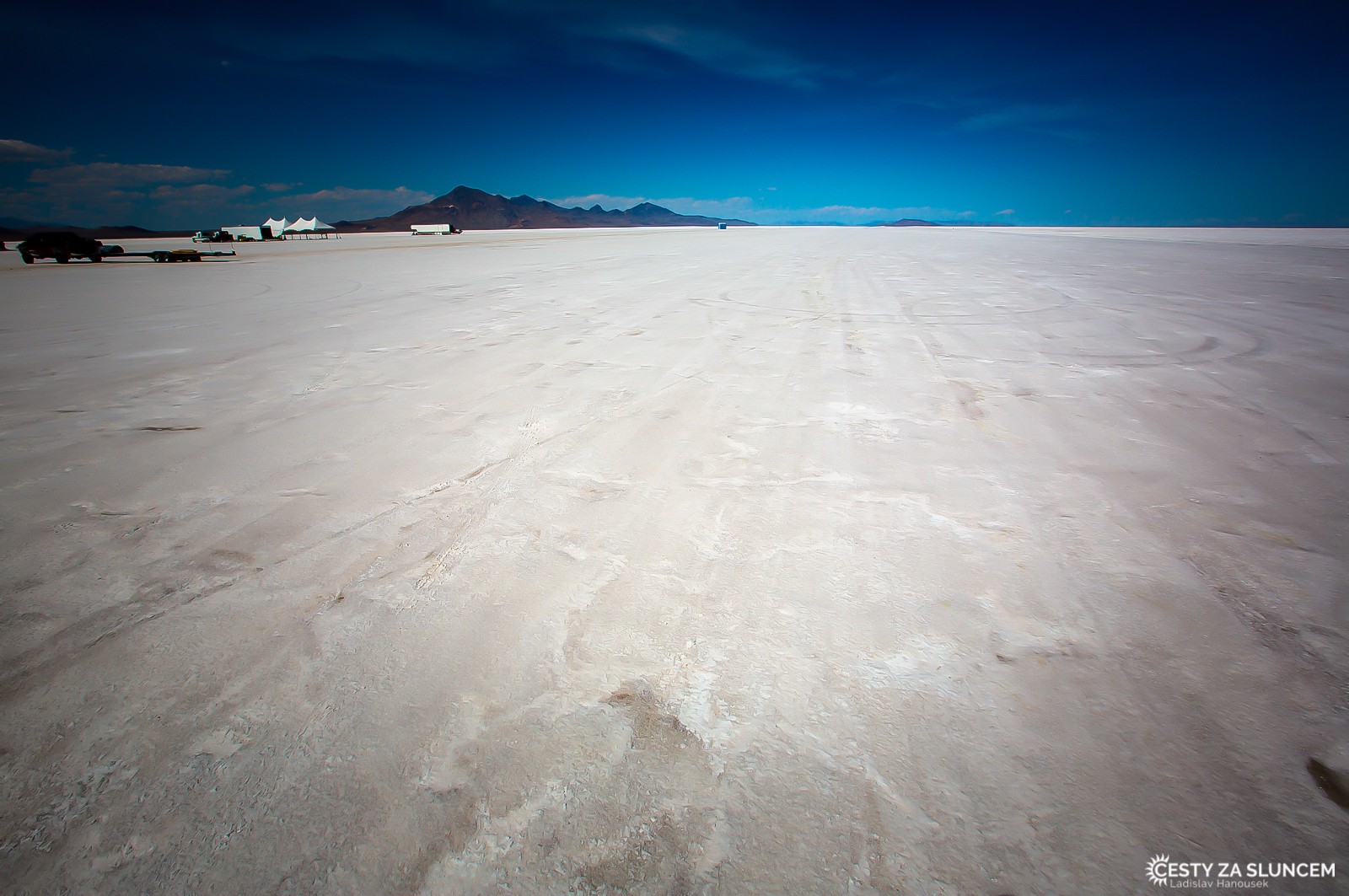 Rychlostní dráha na vyschlém solném jezeře Bonneville Salt Flaks Speedway. - Ladislav Hanousek, Ostatní z Utahu