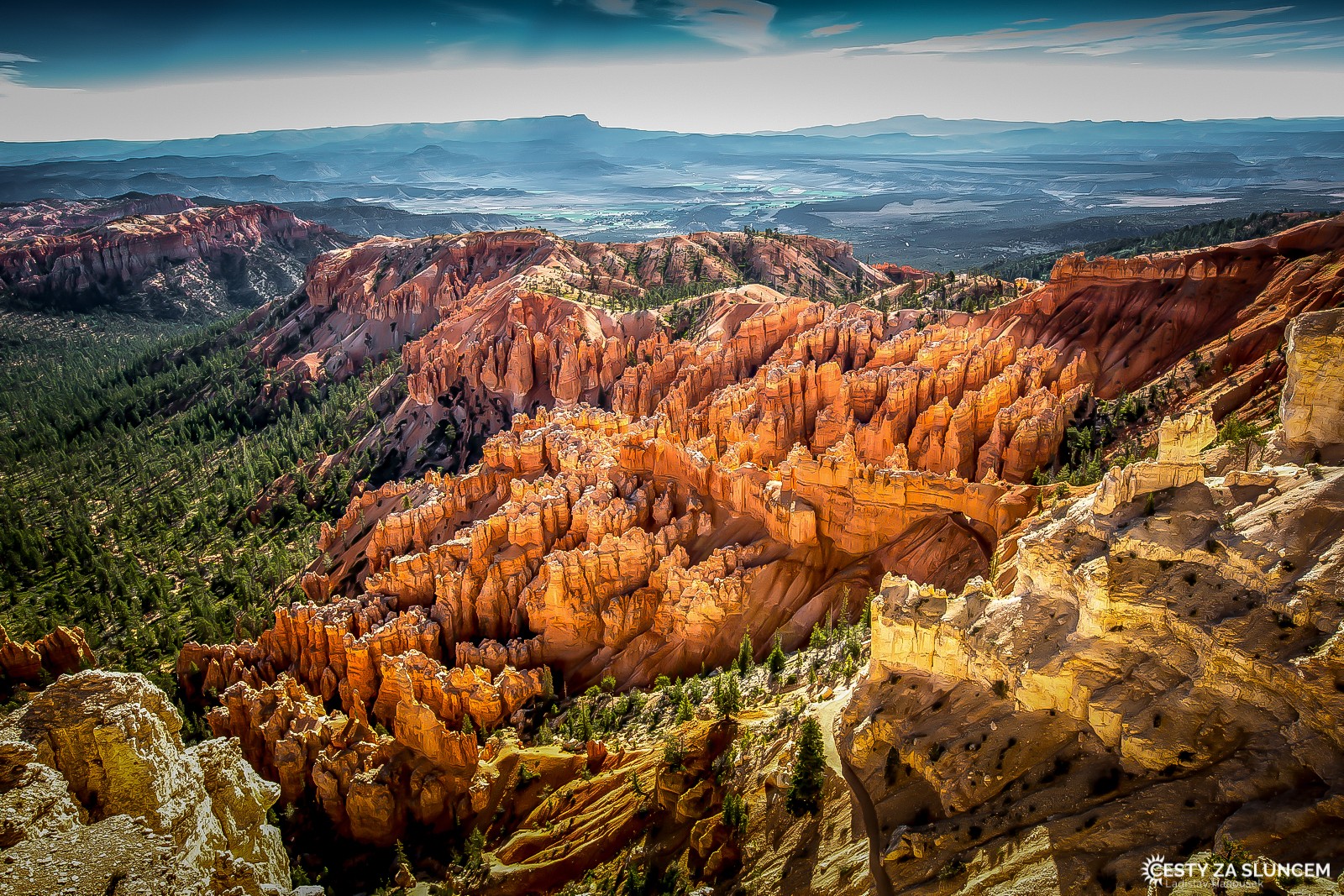 Silent City můžeme dobře vidět z vyhlídky Inspiration Point. - Ladislav Hanousek, Bryce Canyon