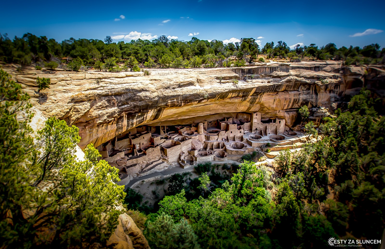Clif Palace je největší obytný indiánský komplex na světě. Byl vystavěn tzv. Pueblanskými předky v letech 1190-1280 - Ladislav Hanousek, Mesa verde