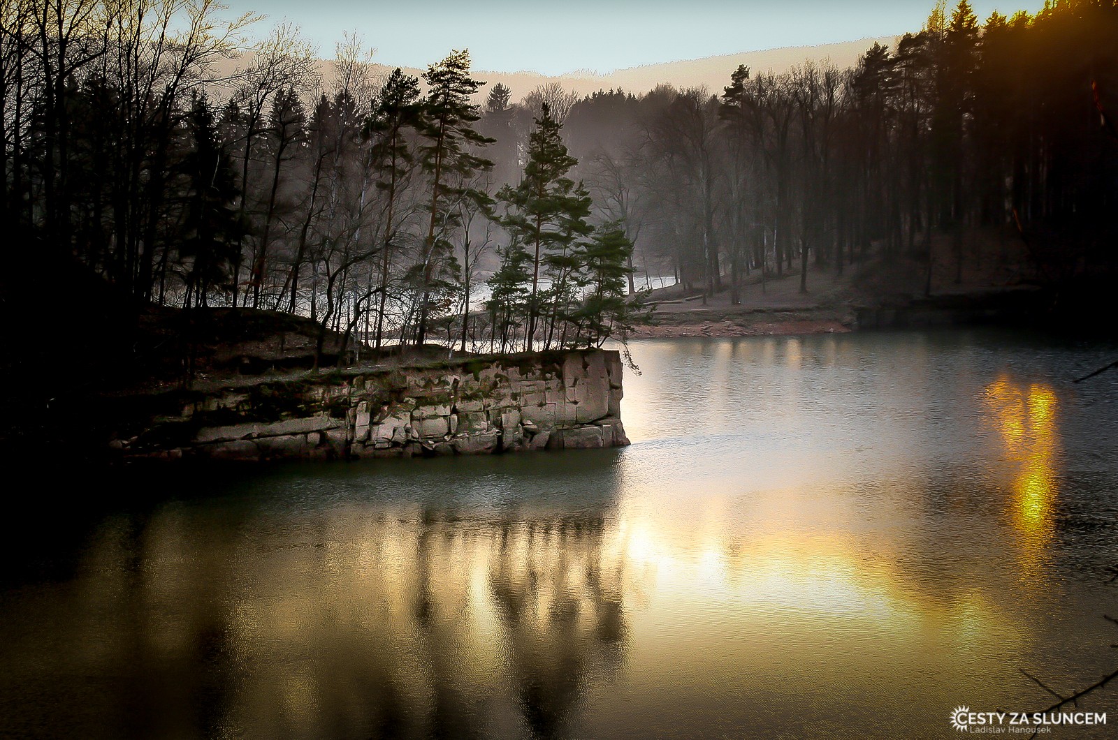 Západ slunce na Labi před přehradou Les Království - Ladislav Hanousek, Květiny a stromy