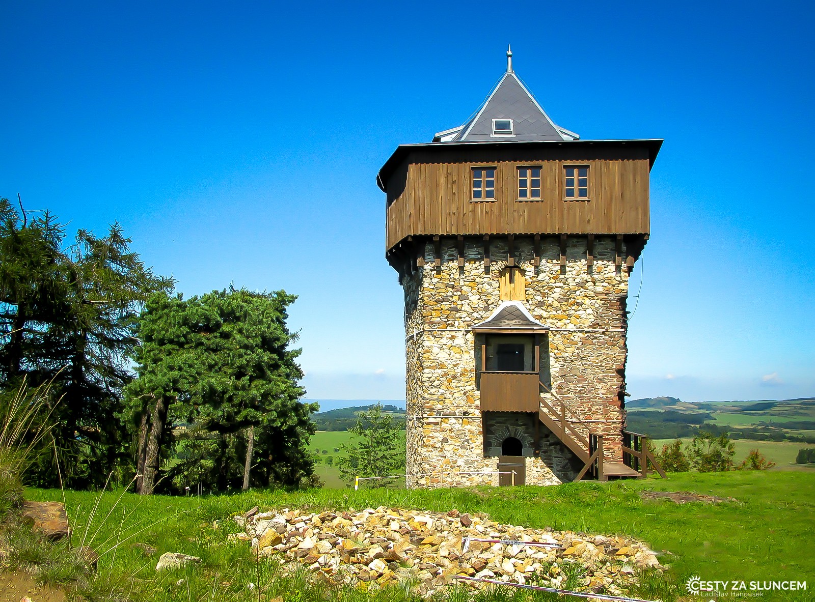 Hartenštejn - Ladislav Hanousek, Hrady a zámky v Čechách