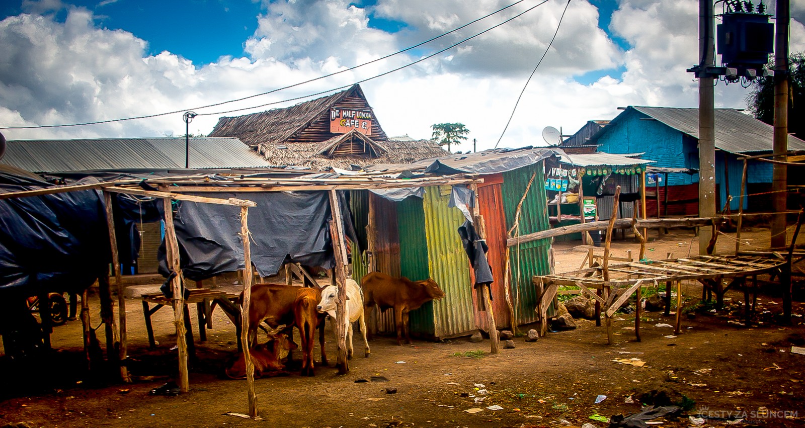 Tržiště lemují všechny průjezdní ulice malých keňských měst - Ladislav Hanousek, Keňa