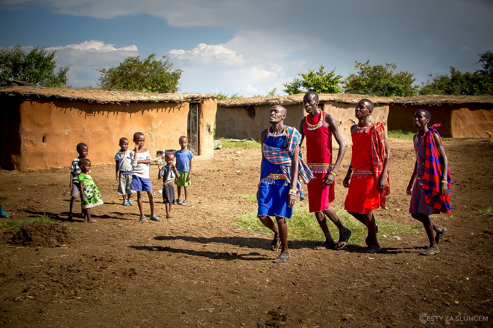 V chudších vesnicích předvádějí masajové původní africké tance - Ladislav Hanousek, Keňa