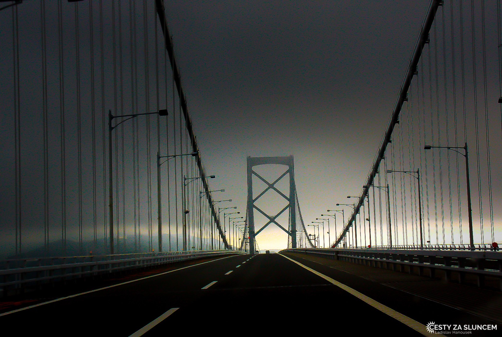 Minamibisanseto Bridge - most na ostrově Honšú zkracující cestu mezi Hirošimou a bývalým hlavním městem Japonska - Narou. - Ladislav Hanousek, Japonsko