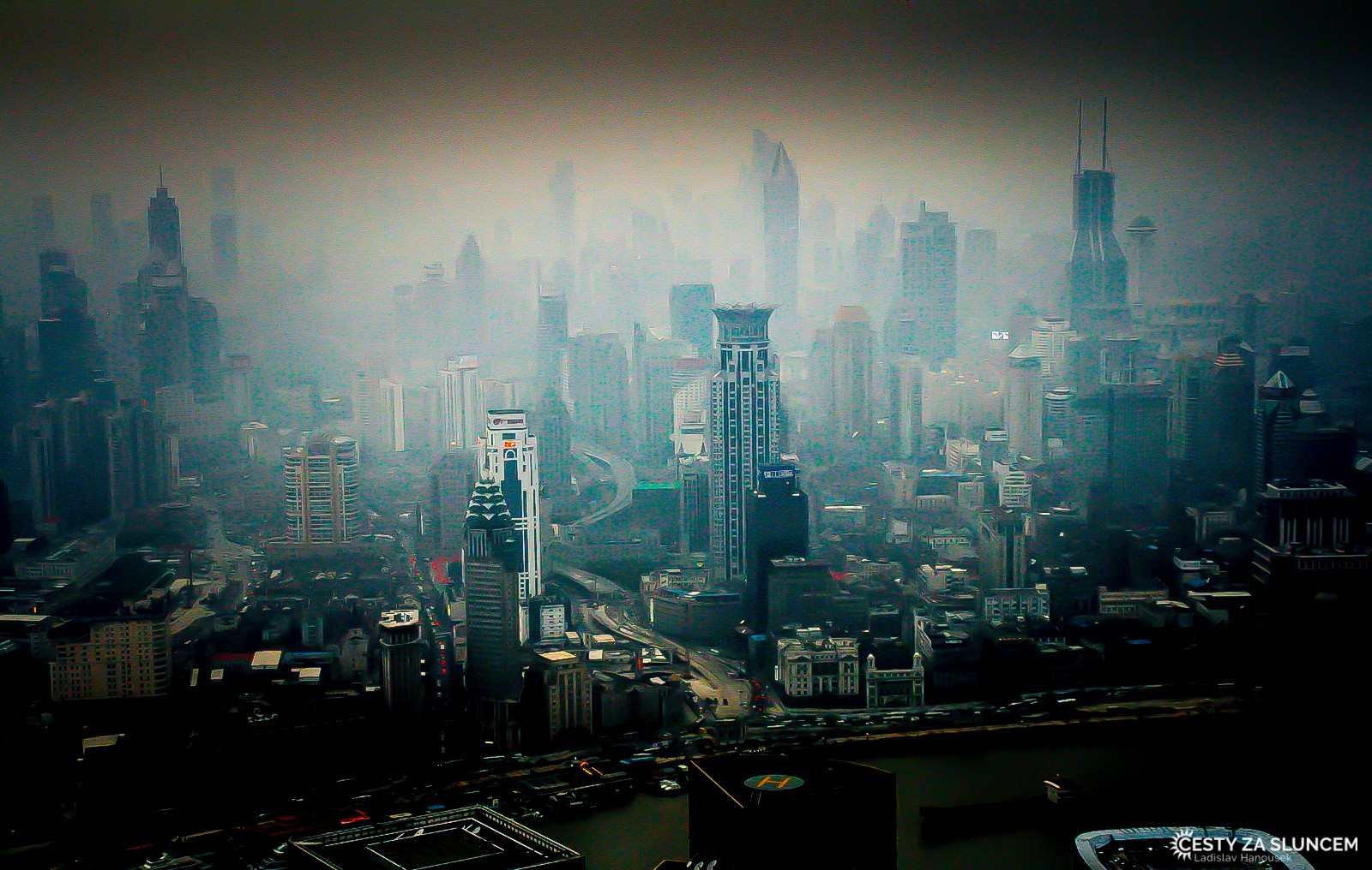 Šanghaj - pohled z televizní a vyhlídkové věže v podvečer. - Ladislav Hanousek, Čína