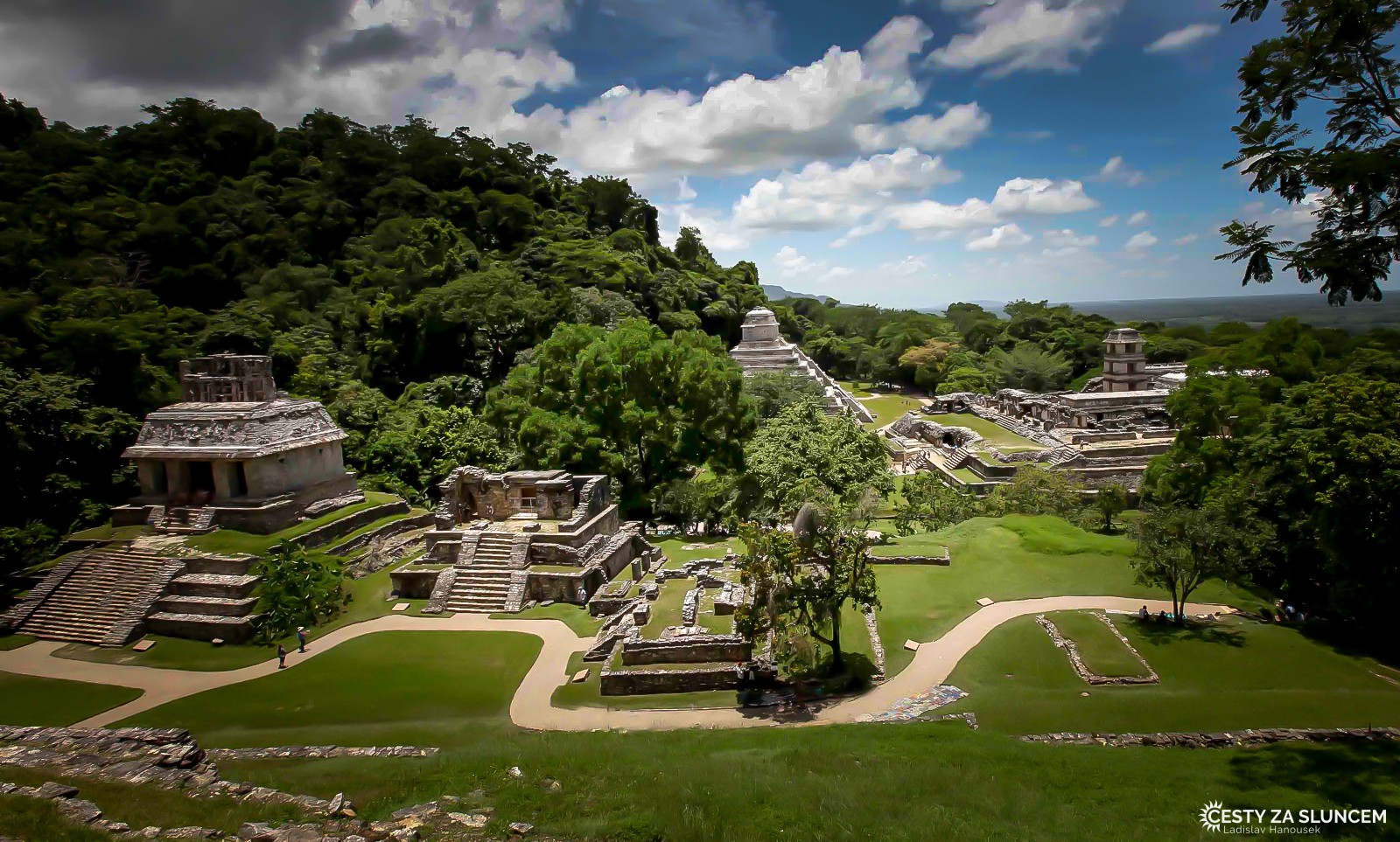 Palenque - v letech 600 - 800 našeho letopočtu byla tato oblast hustě osídlena a bylo zde centrum Mayské říše. Palenque bylo objeveno v roce 1773 ve zdejší husté džungli. - Ladislav Hanousek, Mexiko