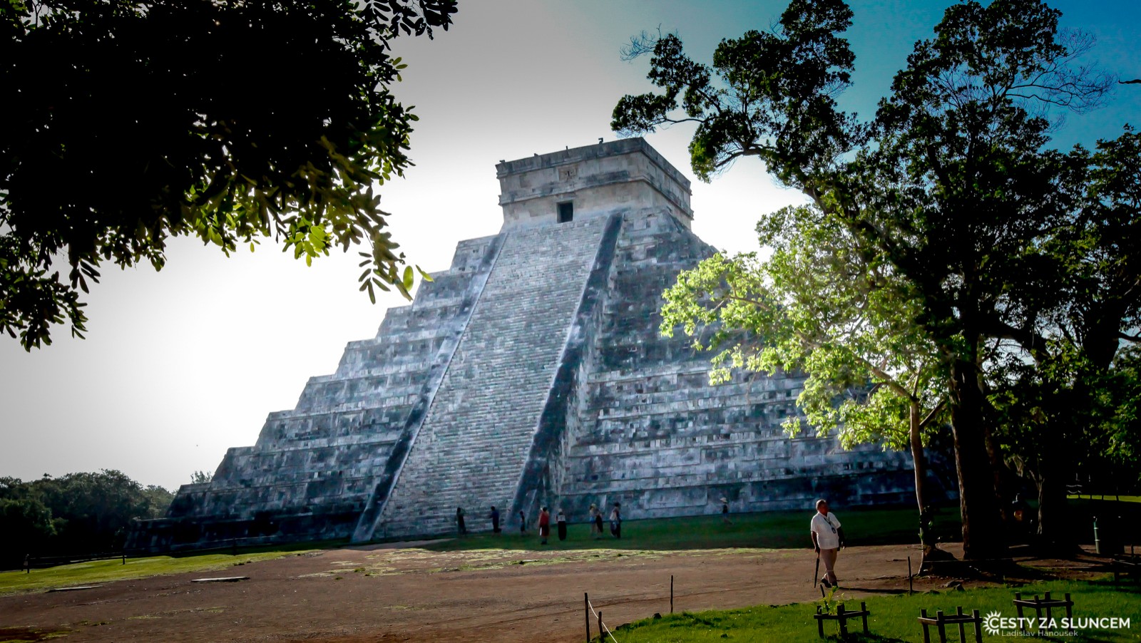 Chichen Itzá. Největší rozkvět tohoto města byl kolem roku 1000, kdy sem došlo k invazi Toltéků. - Ladislav Hanousek, Mexiko