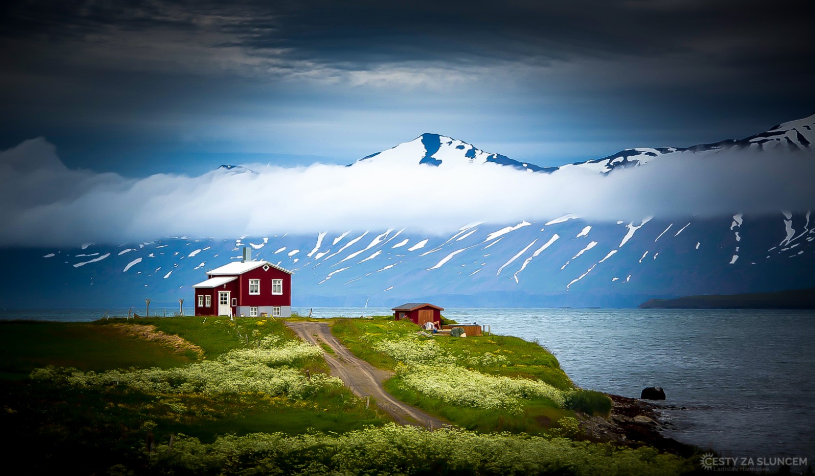 Jezero Thingvallavatn leží na jihozápadě Islandu, je největší na ostrově. Má rozlohu 82,6 km² a dosahuje hloubky až 114 m. - Ladislav Hanousek, Island