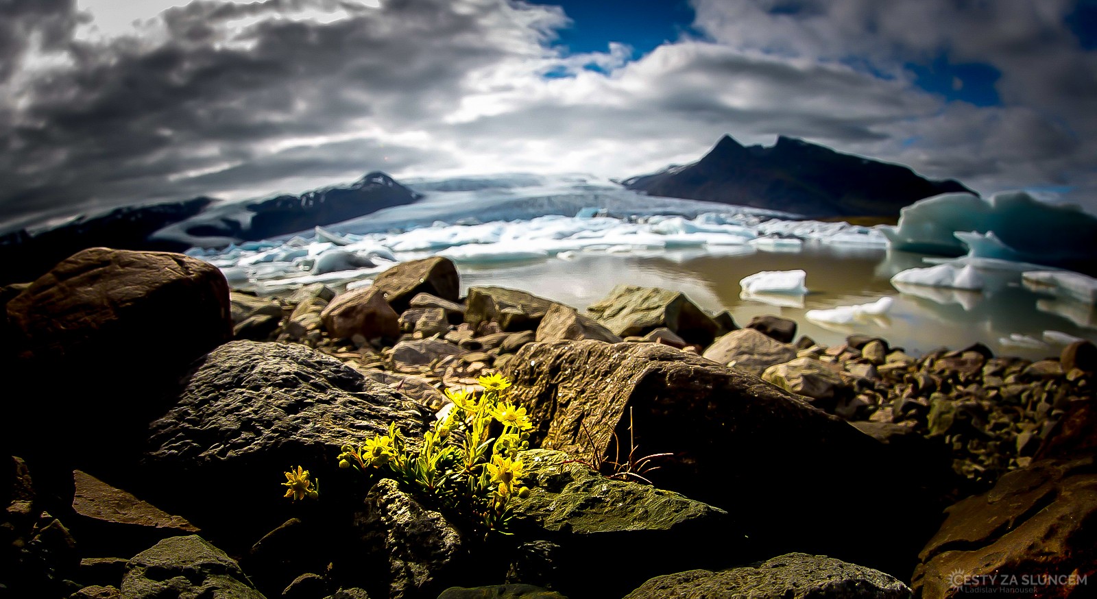 Ledovec Breiðamerkurjökull s malým ledovcovým jezerem. - Ladislav Hanousek, Island
