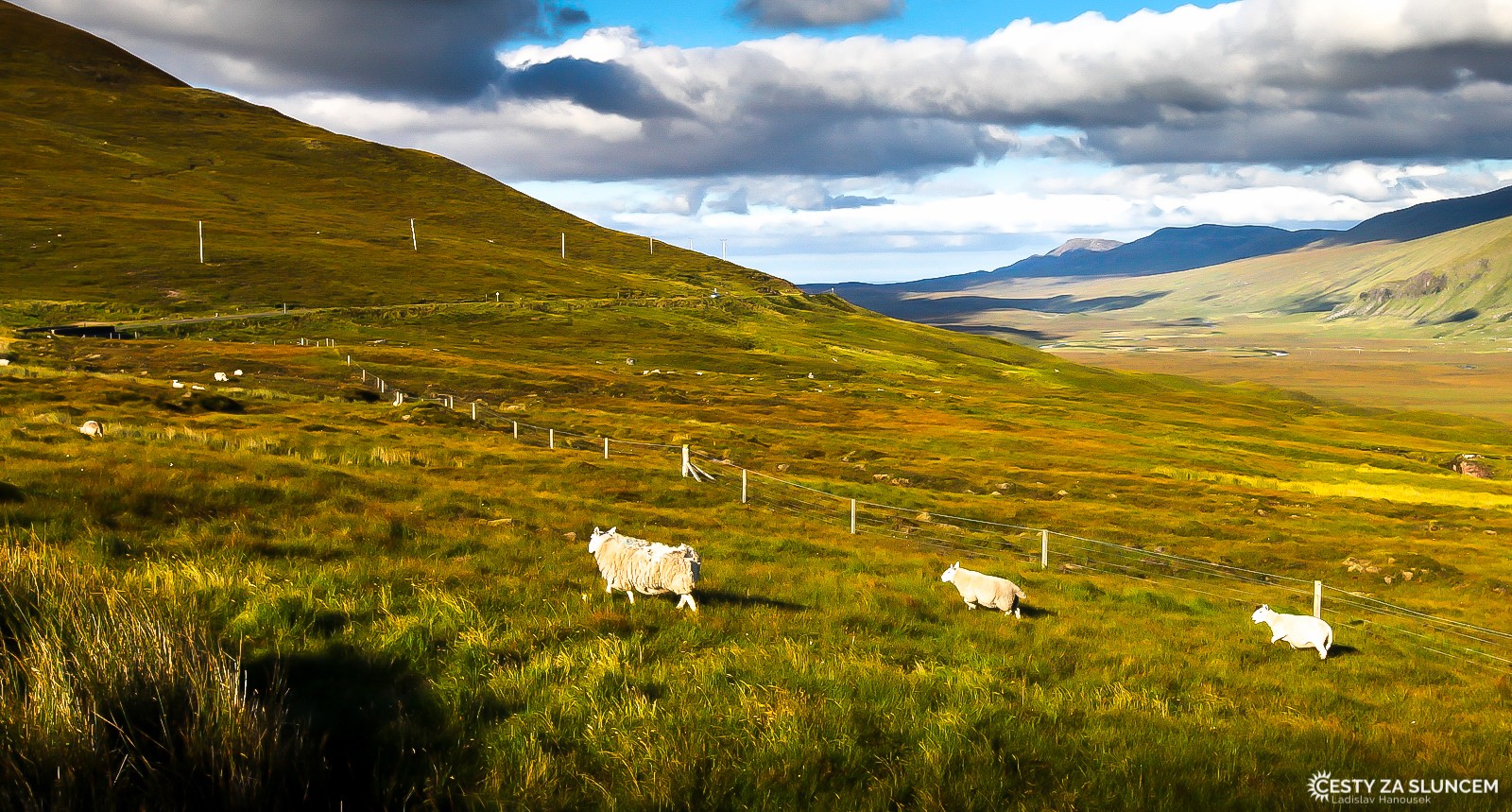 Severozápadní skotská vysočina North West Highlands má svou typickou atmosféru, nejkrásnější barvy jsou vždy v podvečer. - Ladislav Hanousek, Skotsko