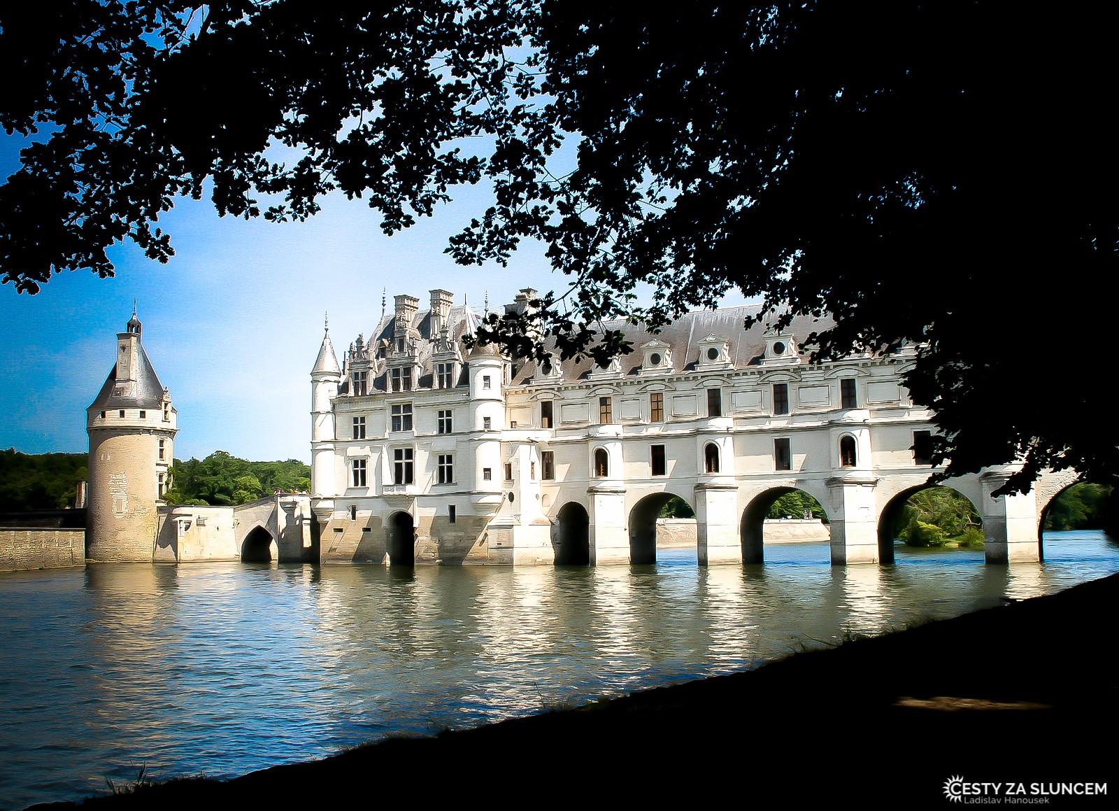 Vodní zámek Chenonceau je možná nejkrásnějším v celé Francii . - Ladislav Hanousek, Zámky na Loiře