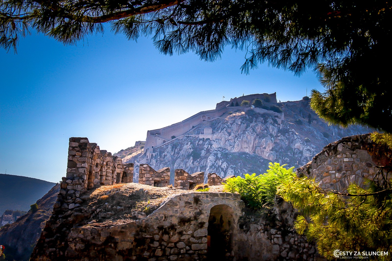 Epidaurus bylo město ve starověkém Řecku. Ve své době bylo významným kulturním i náboženským centrem. Soustředil se zde kult boha Asklépia, kterému zde byl věnován chrám pojmenovaný po něm. - Ladislav Hanousek, Řecko