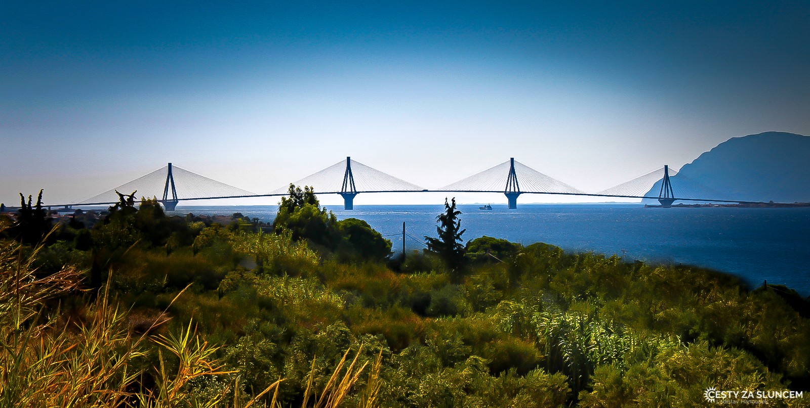 Most Rio-Antirio je most spojující město Rio na poloostrově Peloponés a město Antirio v Akarnánii přes Korintský záliv. - Ladislav Hanousek, Řecko