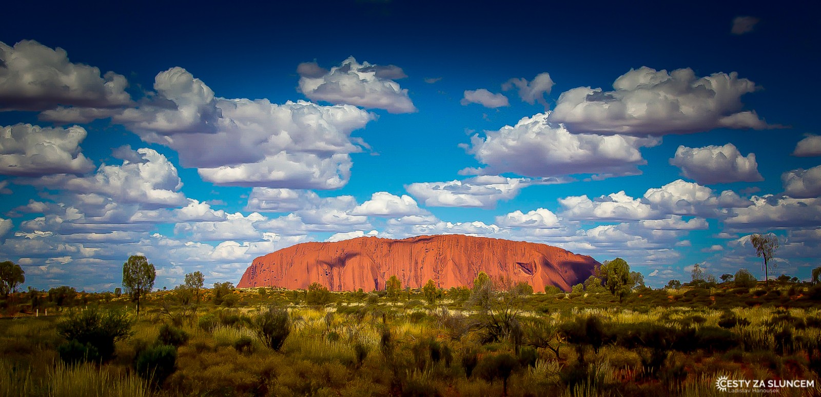 Ayersova skála (v řeči domorodců Uluru),  je 1959 km jižně od města Darwin. - Ladislav Hanousek, Střední Austrálie