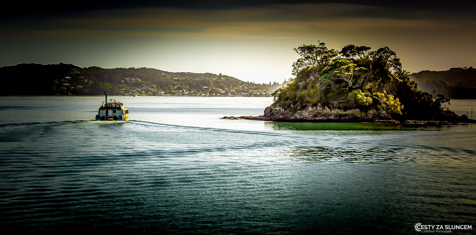 Zátoka Bay of Islands u města Paihia: Hole in the Rock Dolphin Cruise. - Ladislav Hanousek, Nový Zéland - Severní ostrov