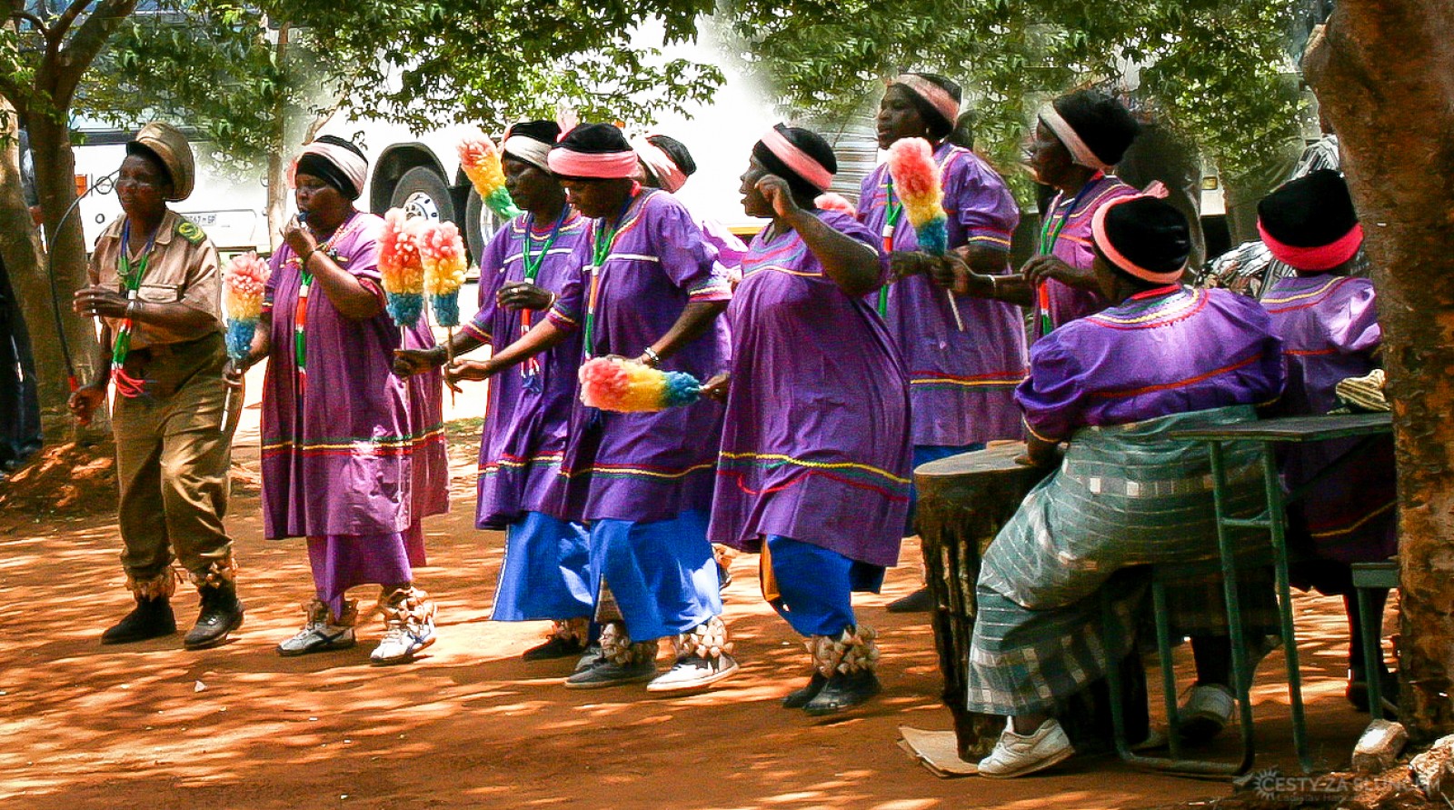 Domorodé tanečnice poblíž Bourke´s Luck Potholes - Ladislav Hanousek, Jihoafrická republika
