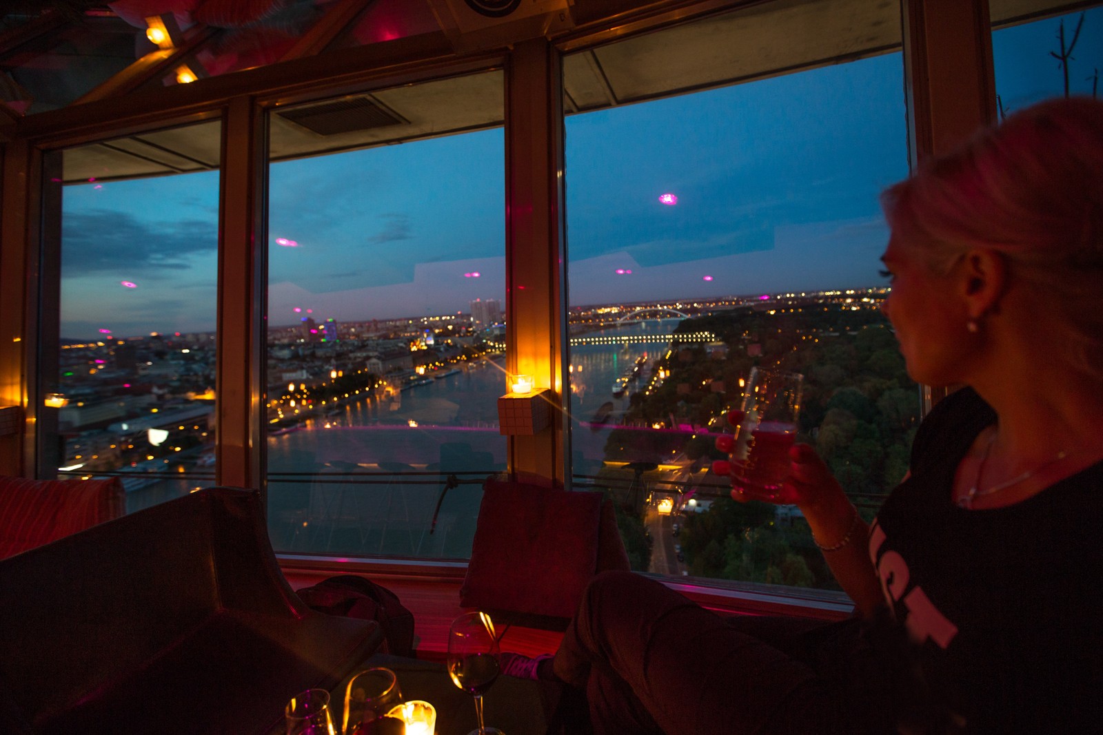 Bratislava: Z restaurace UFO je panoramatický pohled na Bratislavu. - Ladislav Hanousek, Slovensko