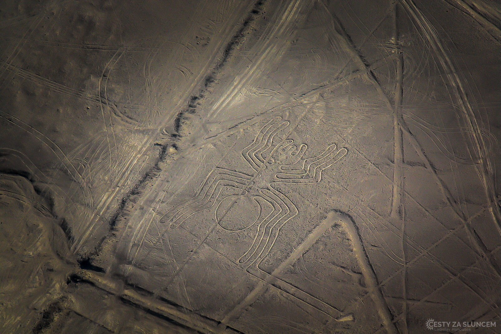 Planina Nazca - geoglyf v podobě pavouka. - Ladislav Hanousek, Peru