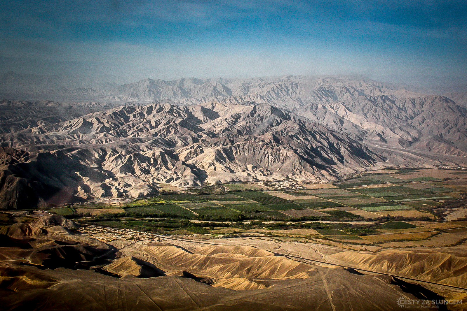 Pohled z planiny Nazca k Andám nad Rio Acari. - Ladislav Hanousek, Peru