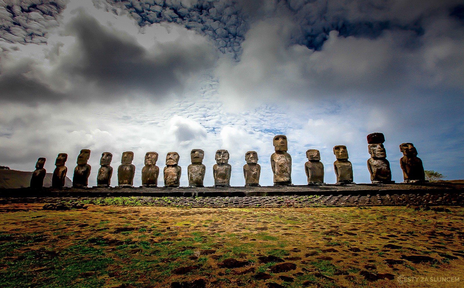Skupina soch Ahu Tongariki - Ladislav Hanousek, Velikonoční ostrov