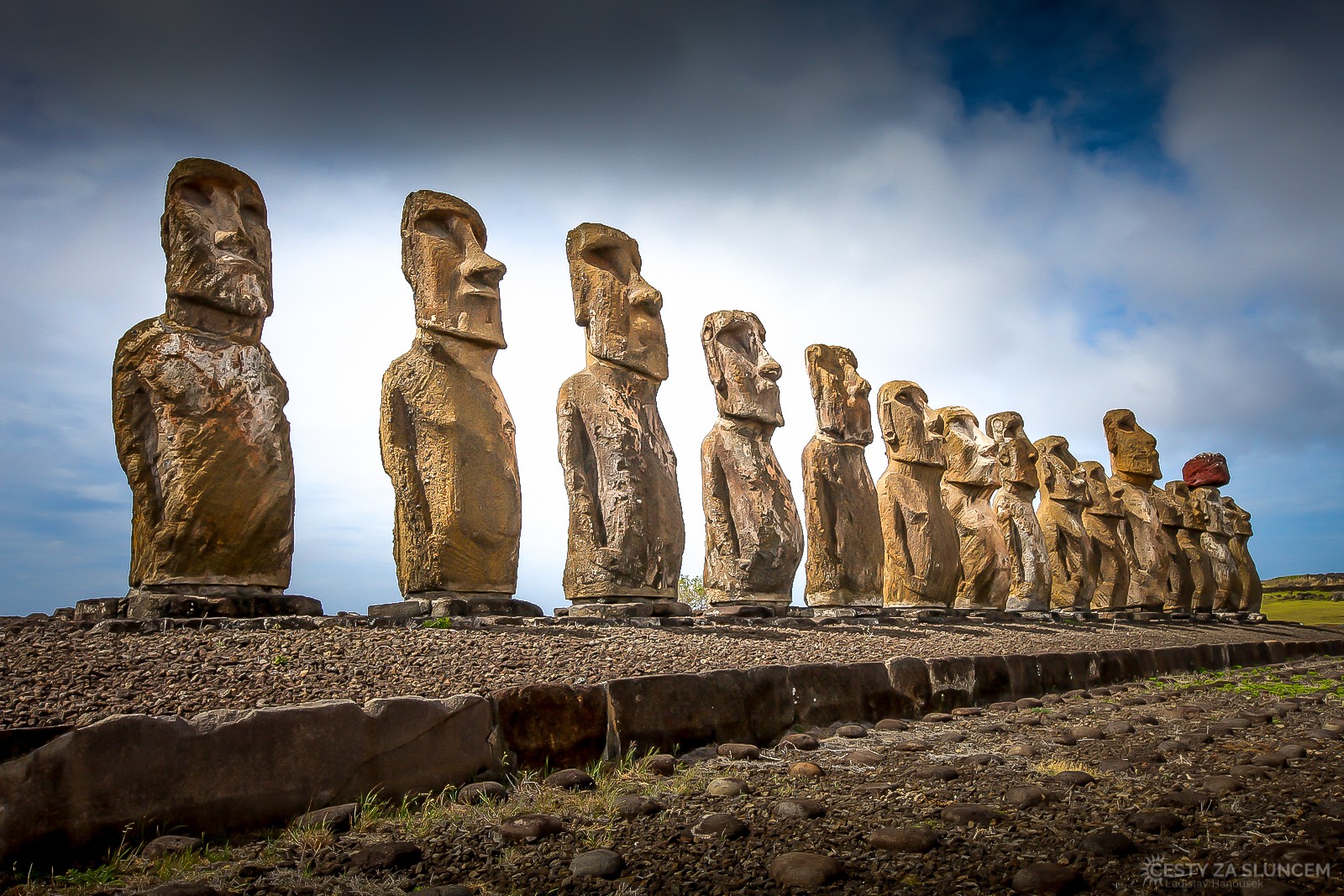Skupina soch Ahu Tongariki na jihu ostrova - Ladislav Hanousek, Velikonoční ostrov