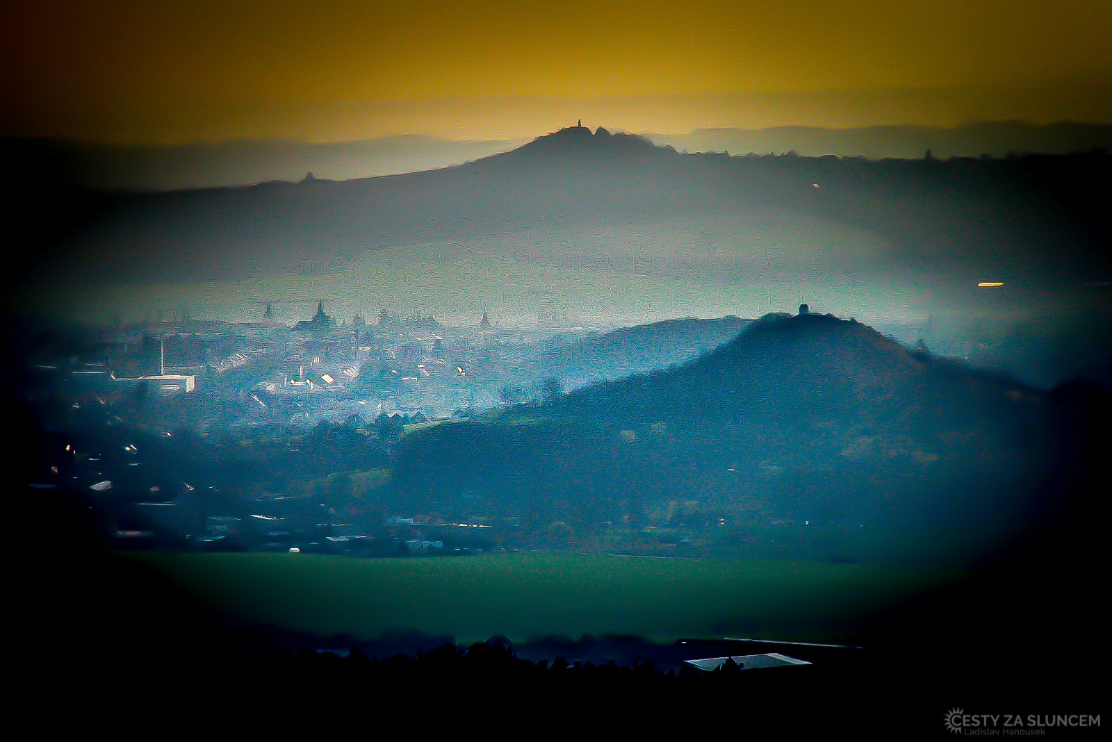 Jičín s okolními dvěma dominatami:  Zebínem a Vališem - Ladislav Hanousek, Ostatní z Čech a Moravy