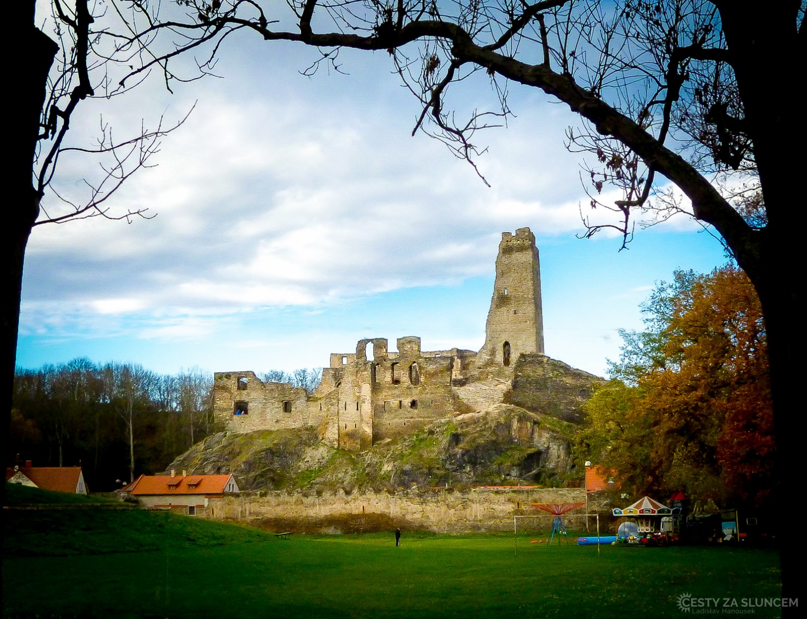 Okoř - Ladislav Hanousek, Hrady a zámky v Čechách