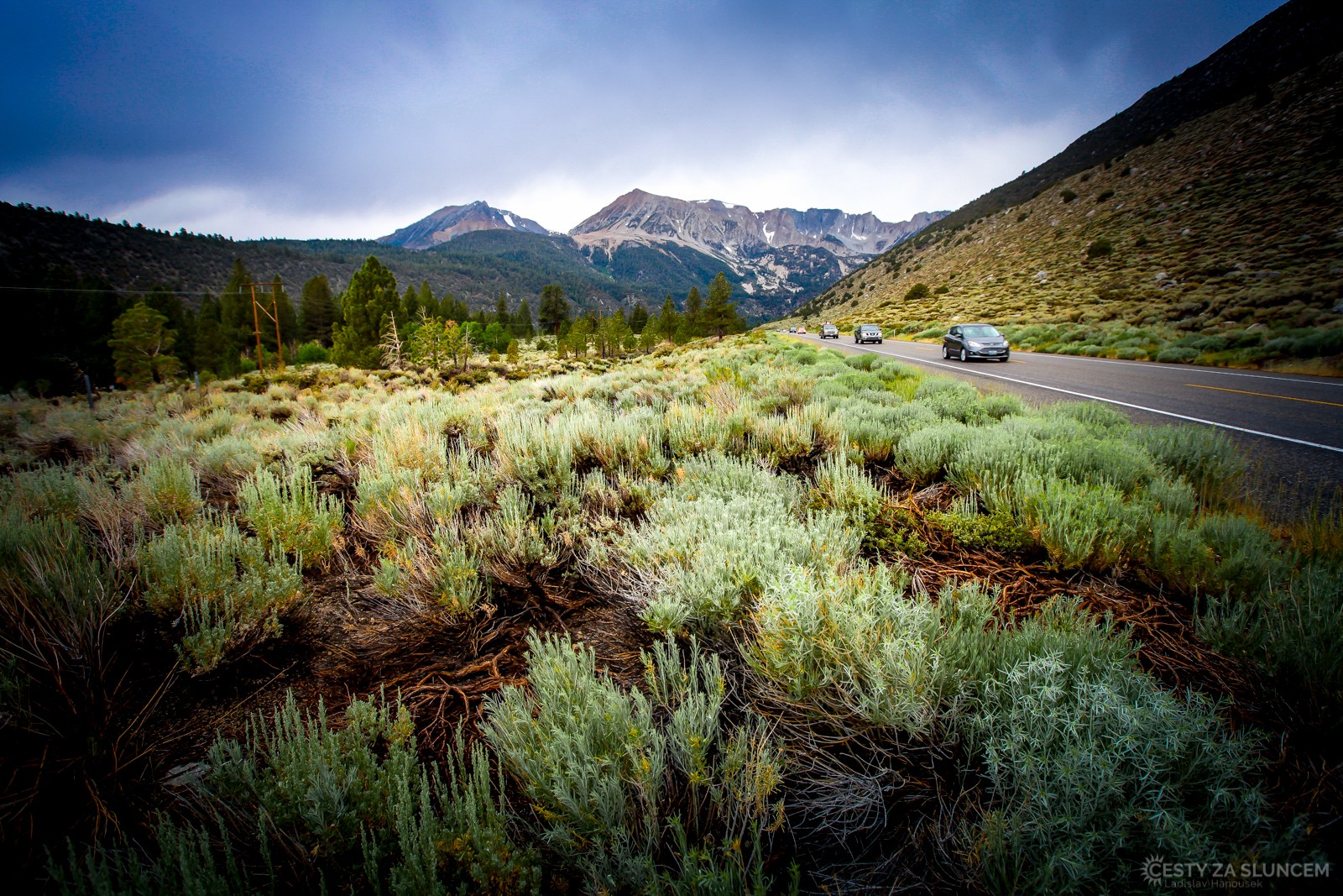 Cesta ke Ghost Town Bodie vede ve výšce 3031 m n.m. průsmykem Tioga Pass. - Ladislav Hanousek, Yosemite NP
