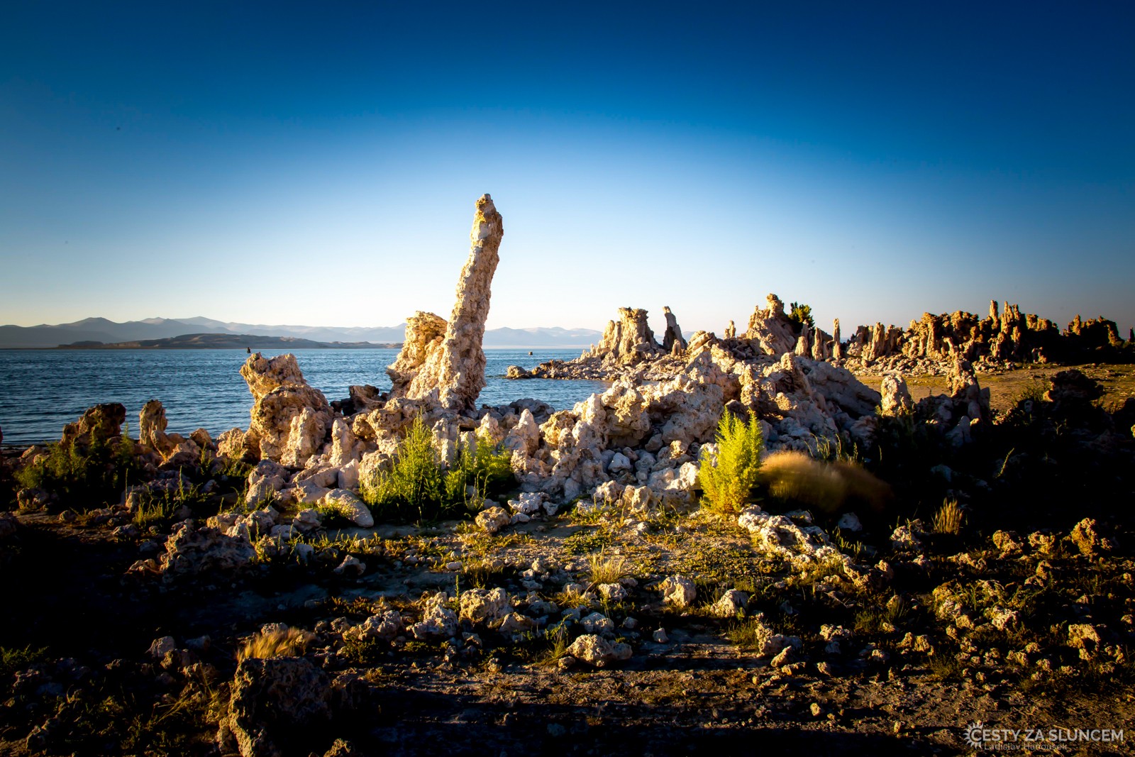 Jezero Mono Lake je asi 60 km jižně od Ghost Town Bodie - Ladislav Hanousek, Yosemite NP