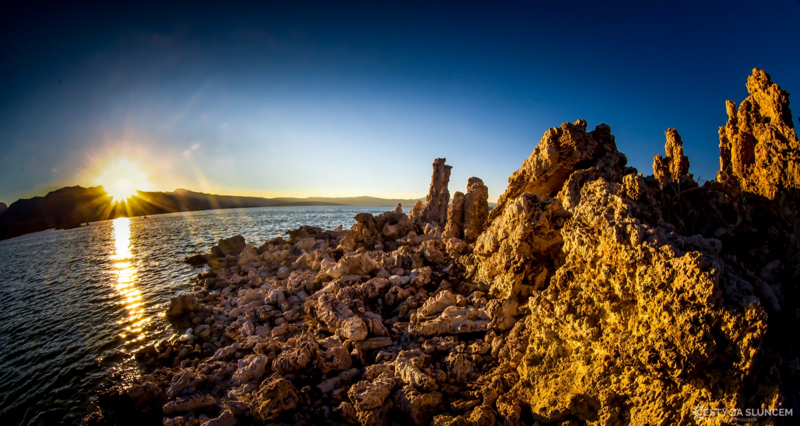 Jezero Mono Lake je nejkrásnější před západem slunce. - Ladislav Hanousek, Yosemite NP