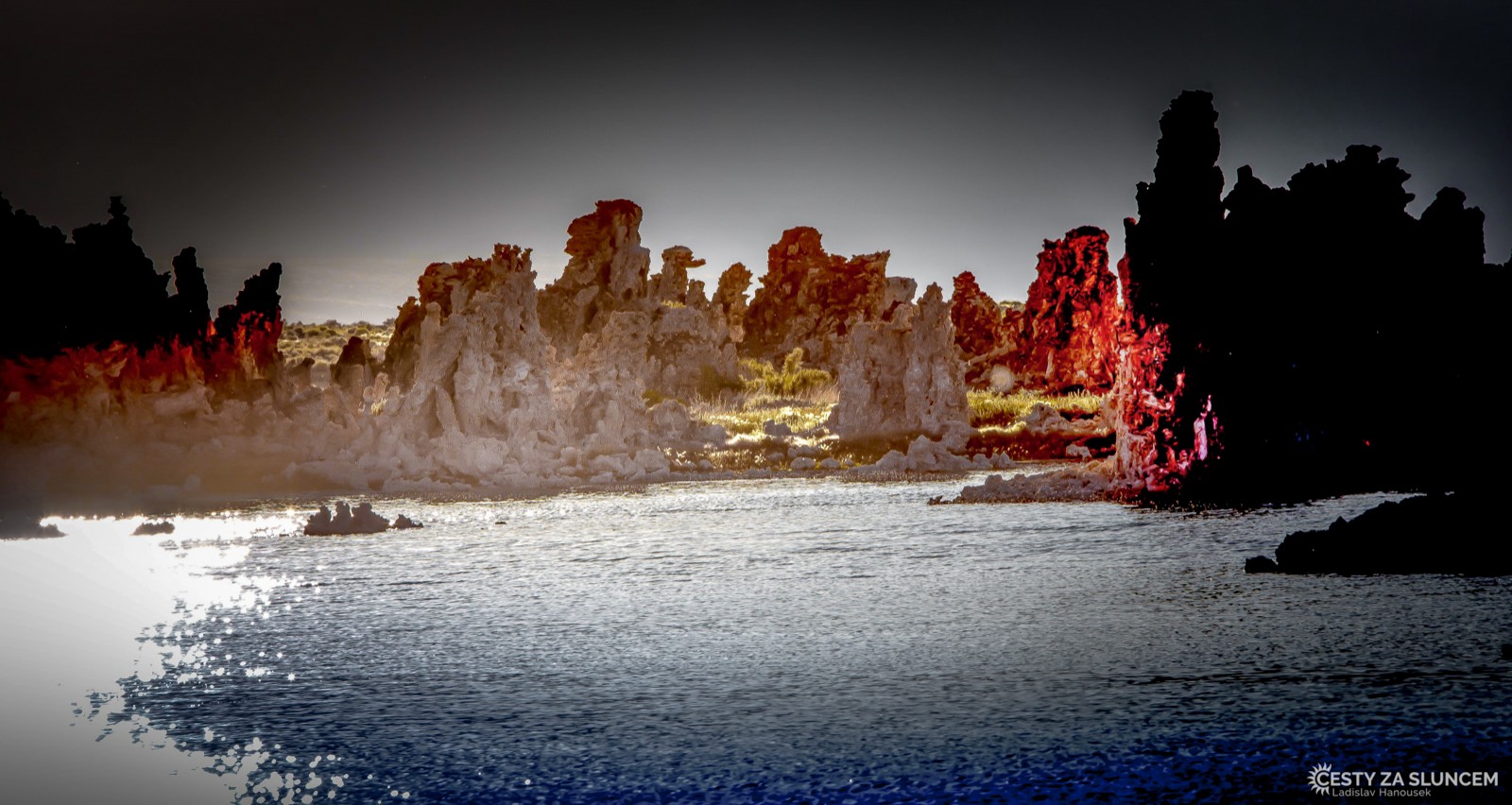 Tufy z vápence a ptačího trusu se objevily po tom, co hladina Mono Lake klesla za 70 let o 12 metrů. - Ladislav Hanousek, Yosemite NP