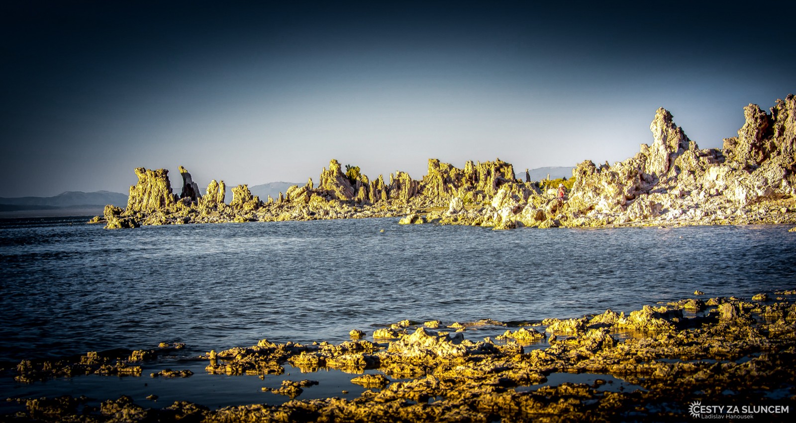 Mono Lake - jezero v pohoří Sierra Nevada s typickými tufovými útvary - Ladislav Hanousek, Yosemite NP
