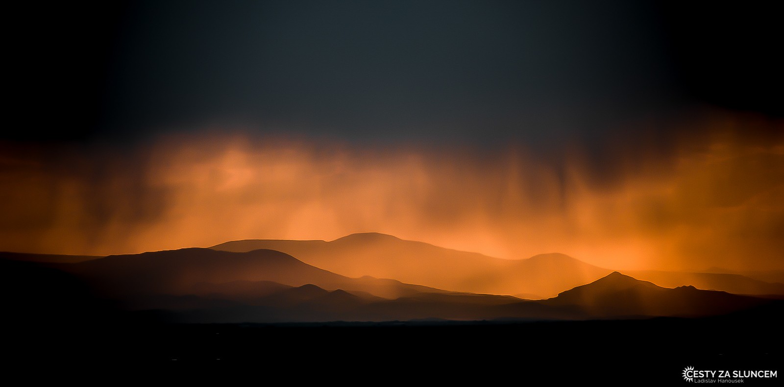 Když začne na Středozápadě pršet, je to často opravdu "Déšť". Takto se s námi Great Dunes v podvečer loučily. - Ladislav Hanousek, Great Sand Dunes NP