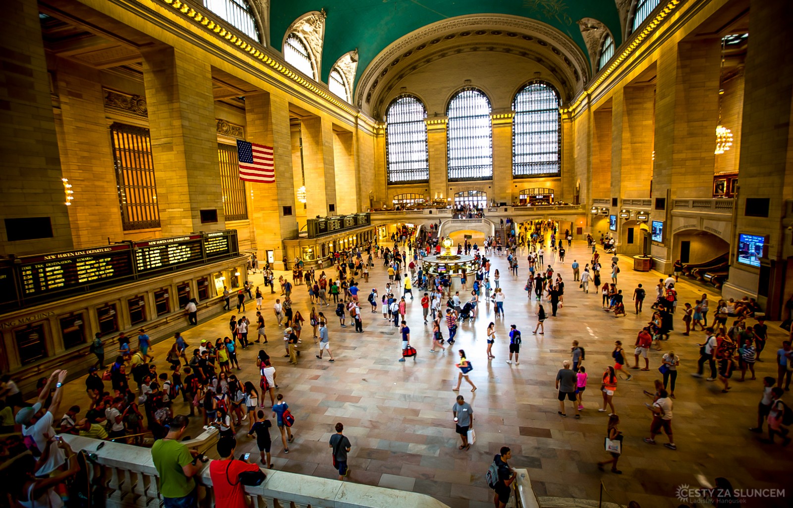Pod centrální halou má nádraží Grand Terminal 44 nástupišť, která jsou pod sebou ve dvou patrech . - Ladislav Hanousek, New York