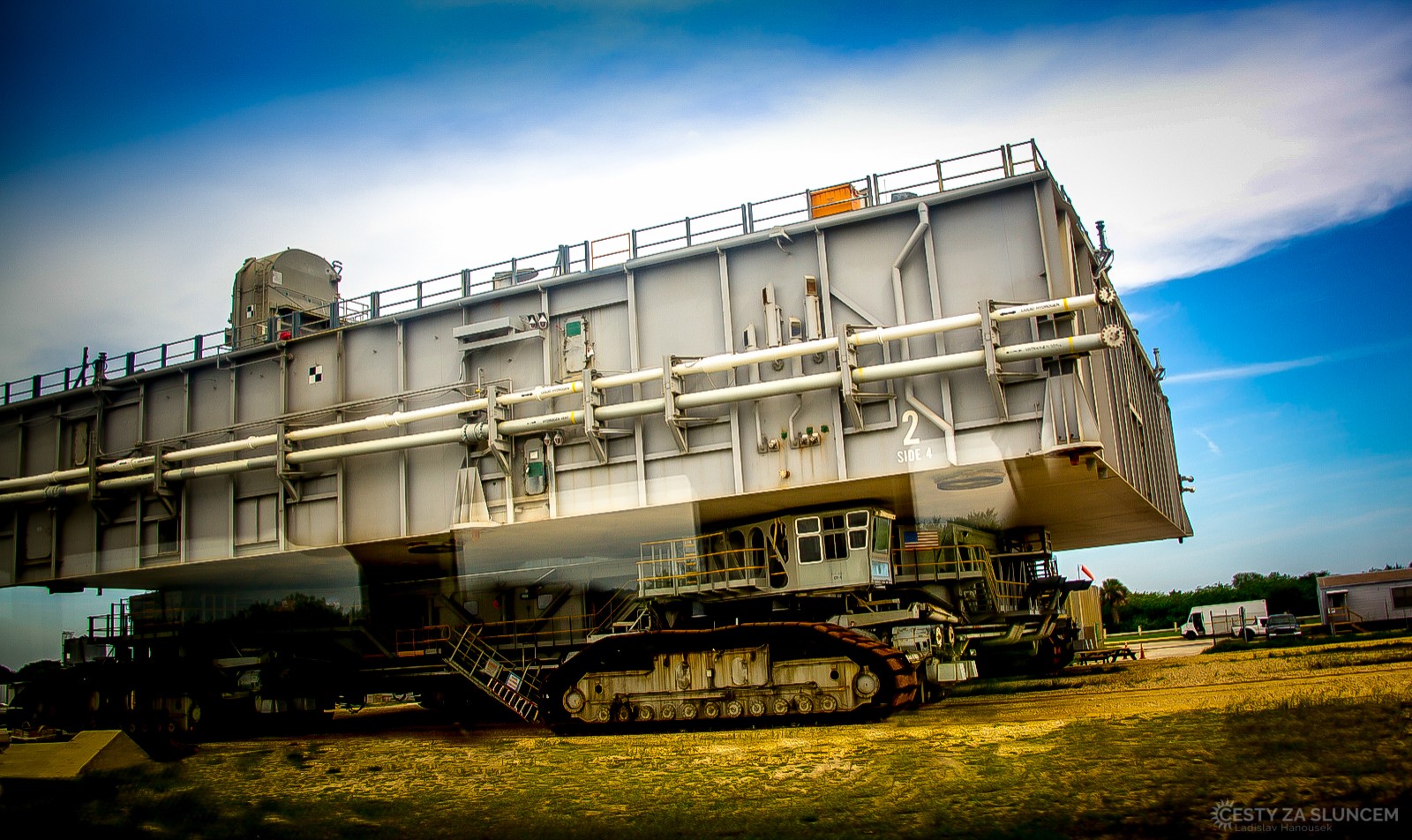 Pro převoz raket k odpalovací rampě byla zkonstruována obří pojízdná odpalovací plošina - Ladislav Hanousek, Florida