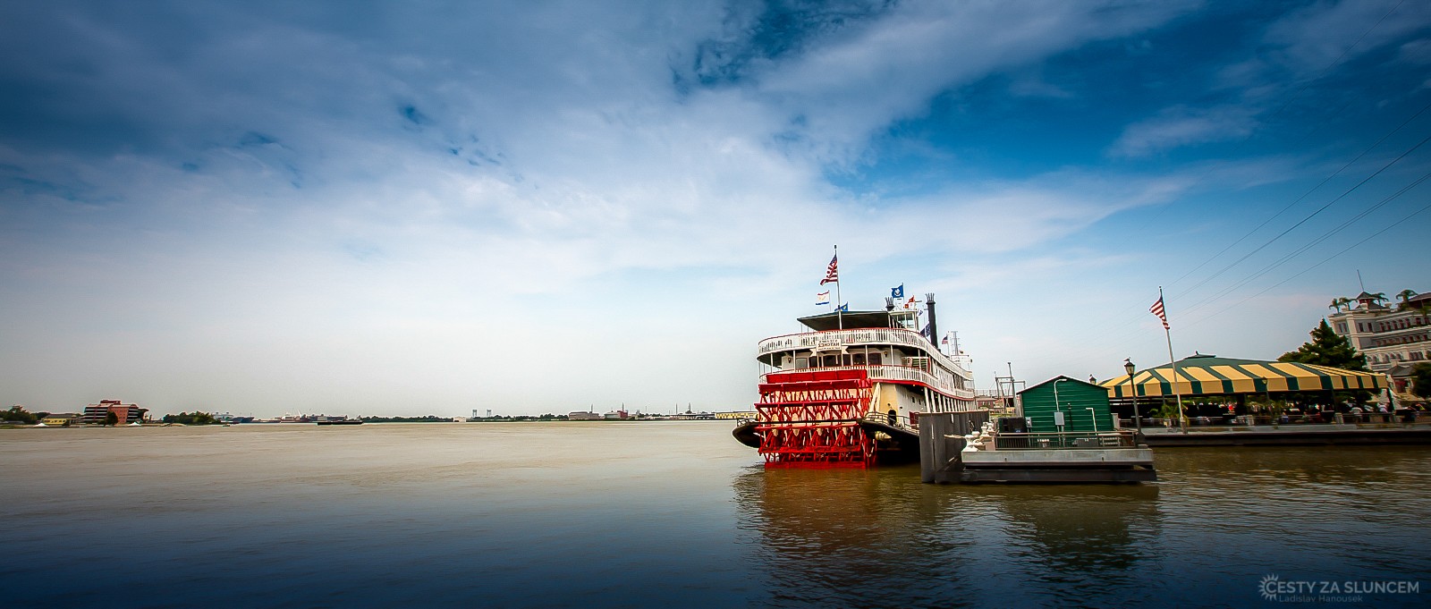 Mississippi je svojí délkou 3770 km největší řekou Severní Ameriky. V New Orleans má již šířku přes 200 metrů . - Ladislav Hanousek, Louisiana