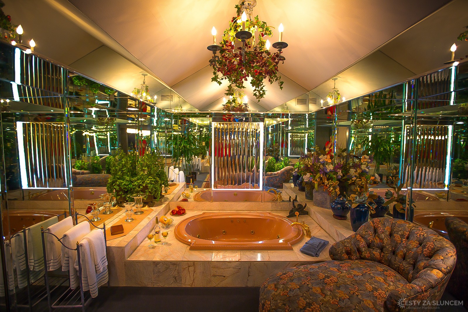 I koupelny odpovídaly majetkovým poměrům Ewingových. - Ladislav Hanousek, Texas