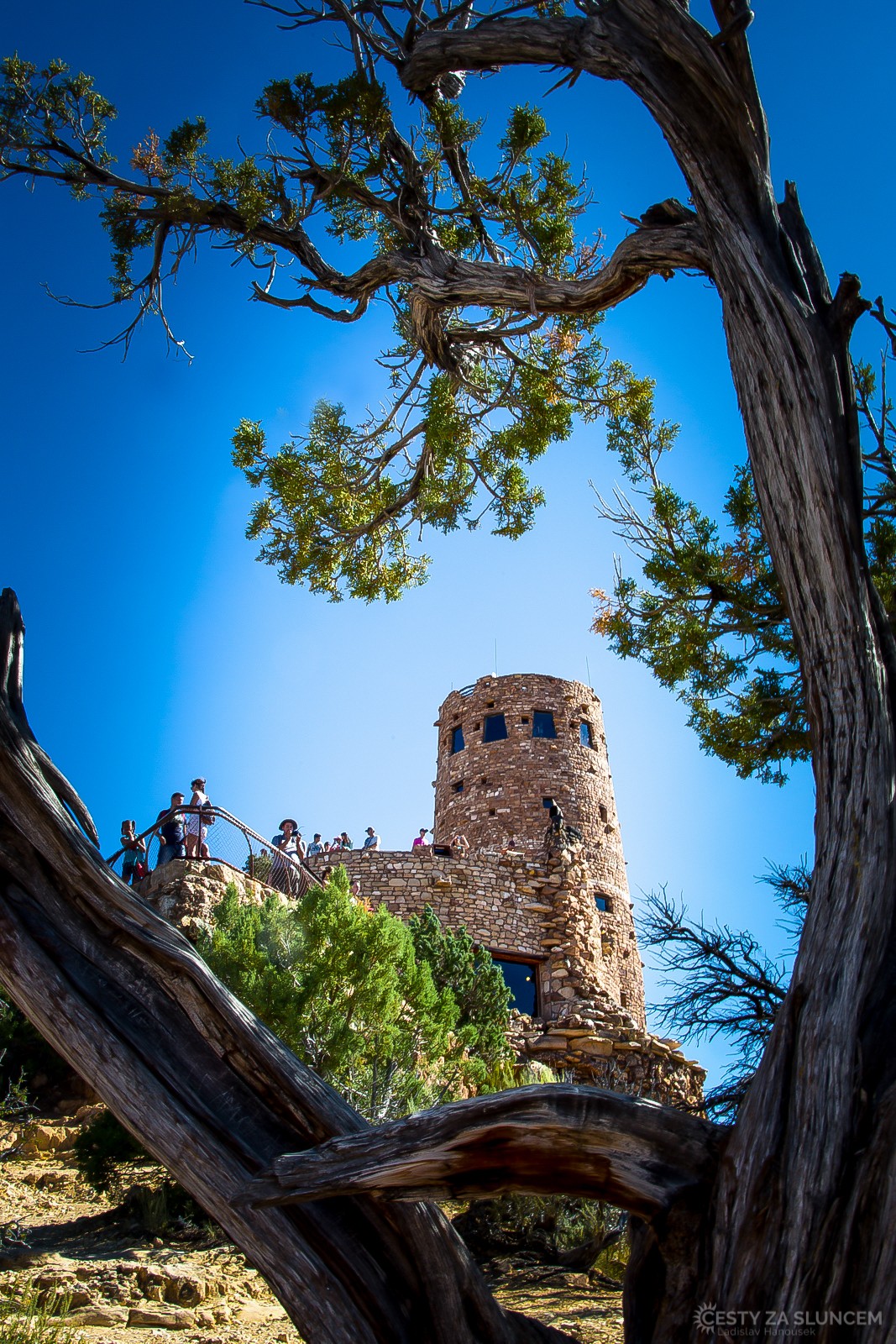 Aby bylo Colorado ještě lépe vidět, Američané vybudovali na Desert View vyhlídkovou věž. To je v Americe obvyklé - Ladislav Hanousek, Grand Canyon NP - South Rim