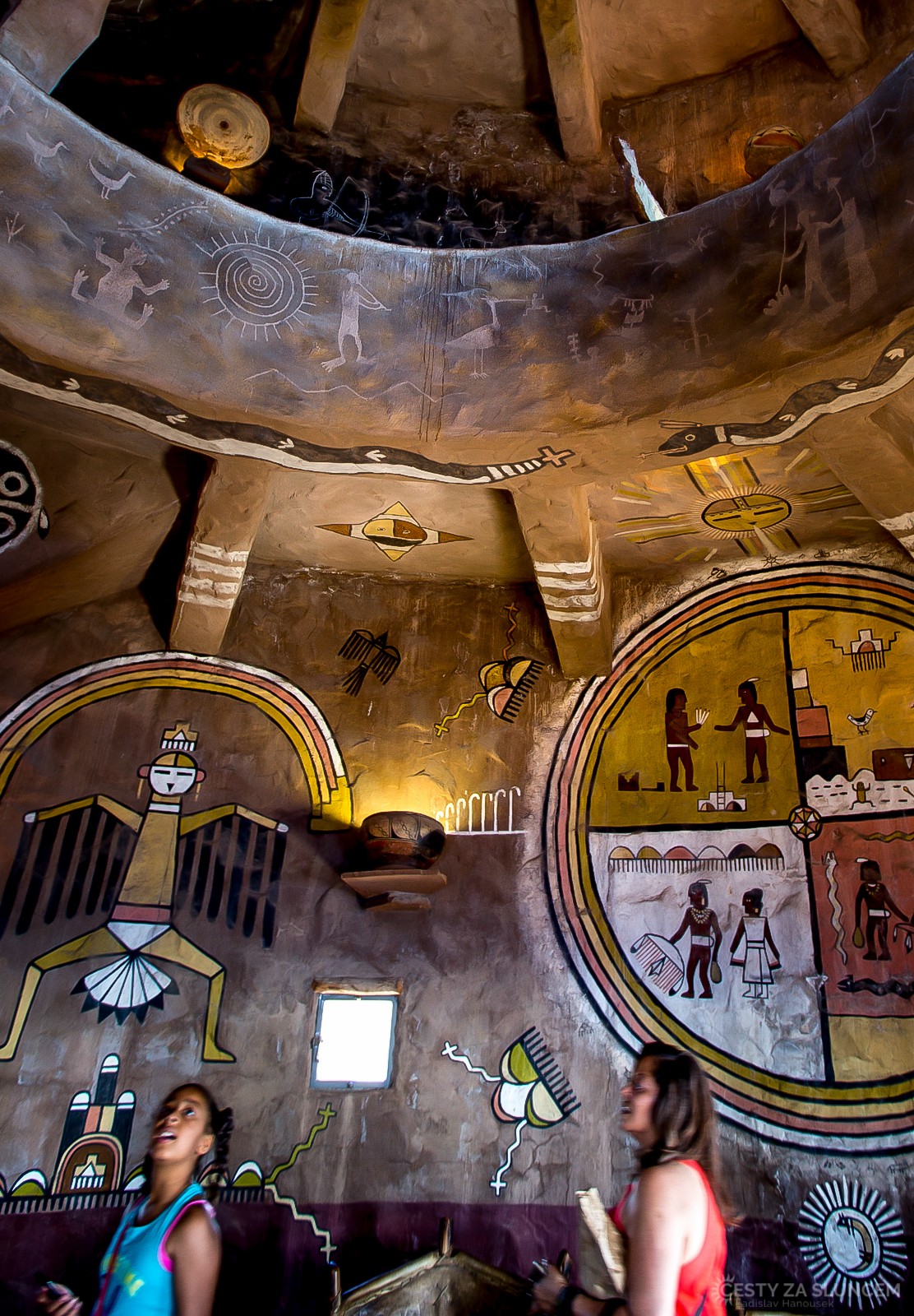 Po schodišti ve věži na Desert View můžeme vystoupat až na její vrchol - na vyhlídkovou terasu. - Ladislav Hanousek, Grand Canyon NP - South Rim