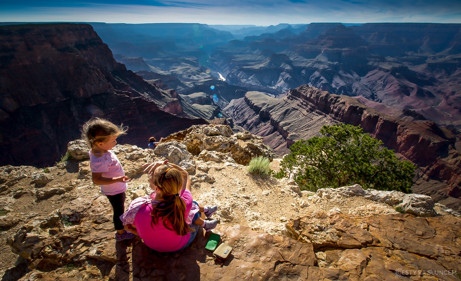 Cesta na většinu vyhlídek je velmi pohodlná, bez větších problémů přístupná např. i invalidům, pro děti je hračkou - Ladislav Hanousek, Grand Canyon NP - South Rim