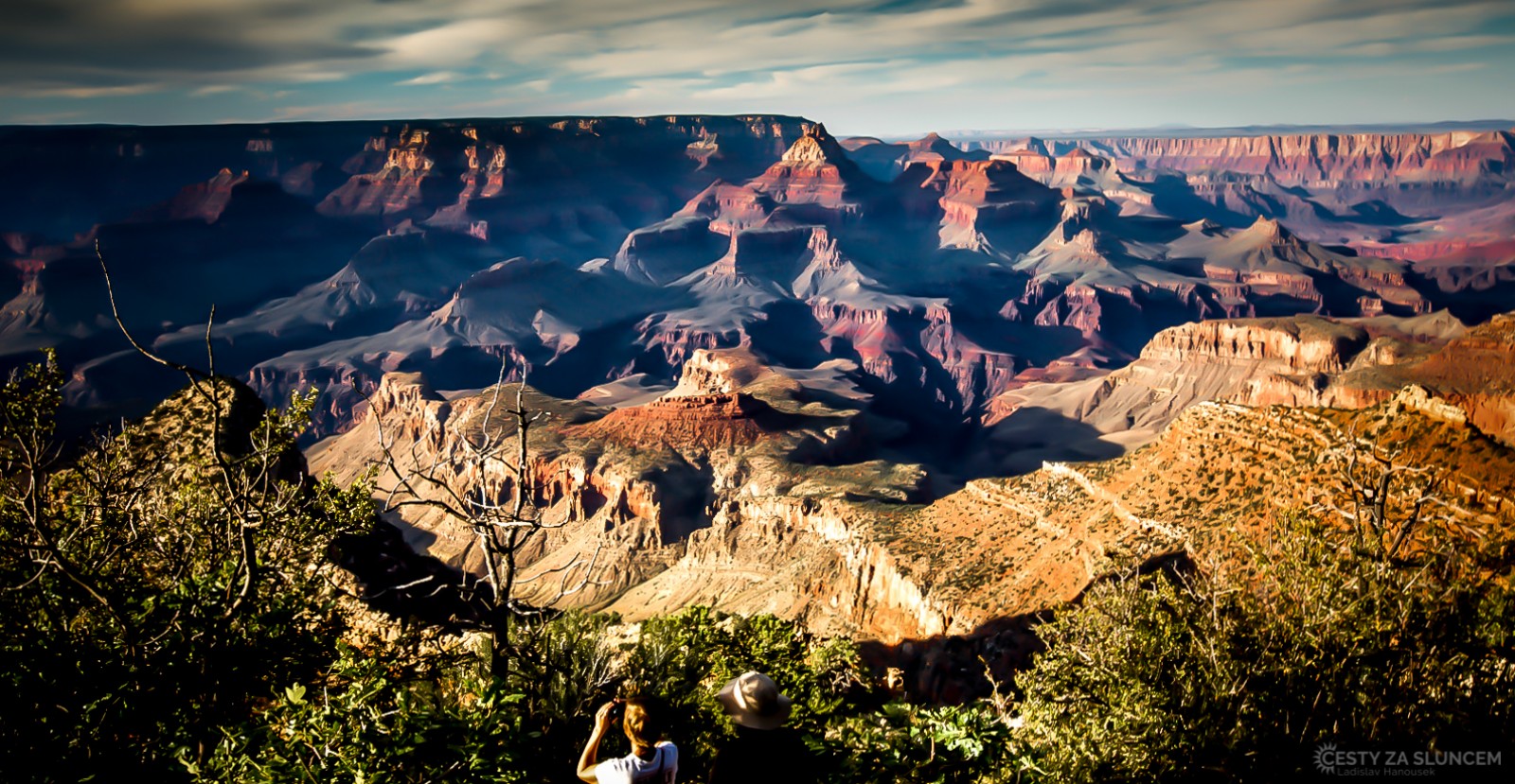 Naopak, pokud svítí odpolední či podvečerní sluníčko, hýří kaňon všemi barvami - Ladislav Hanousek, Grand Canyon NP - South Rim